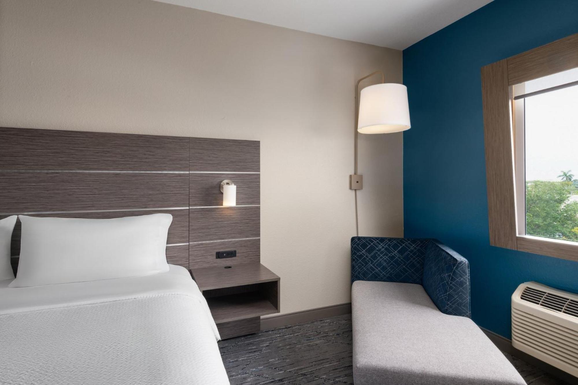 Holiday Inn Express & Suites Boynton Beach West By Ihg المظهر الخارجي الصورة